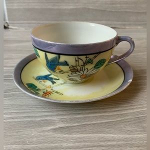 Vintage tea cup Japan hand painted. Chip on saucer